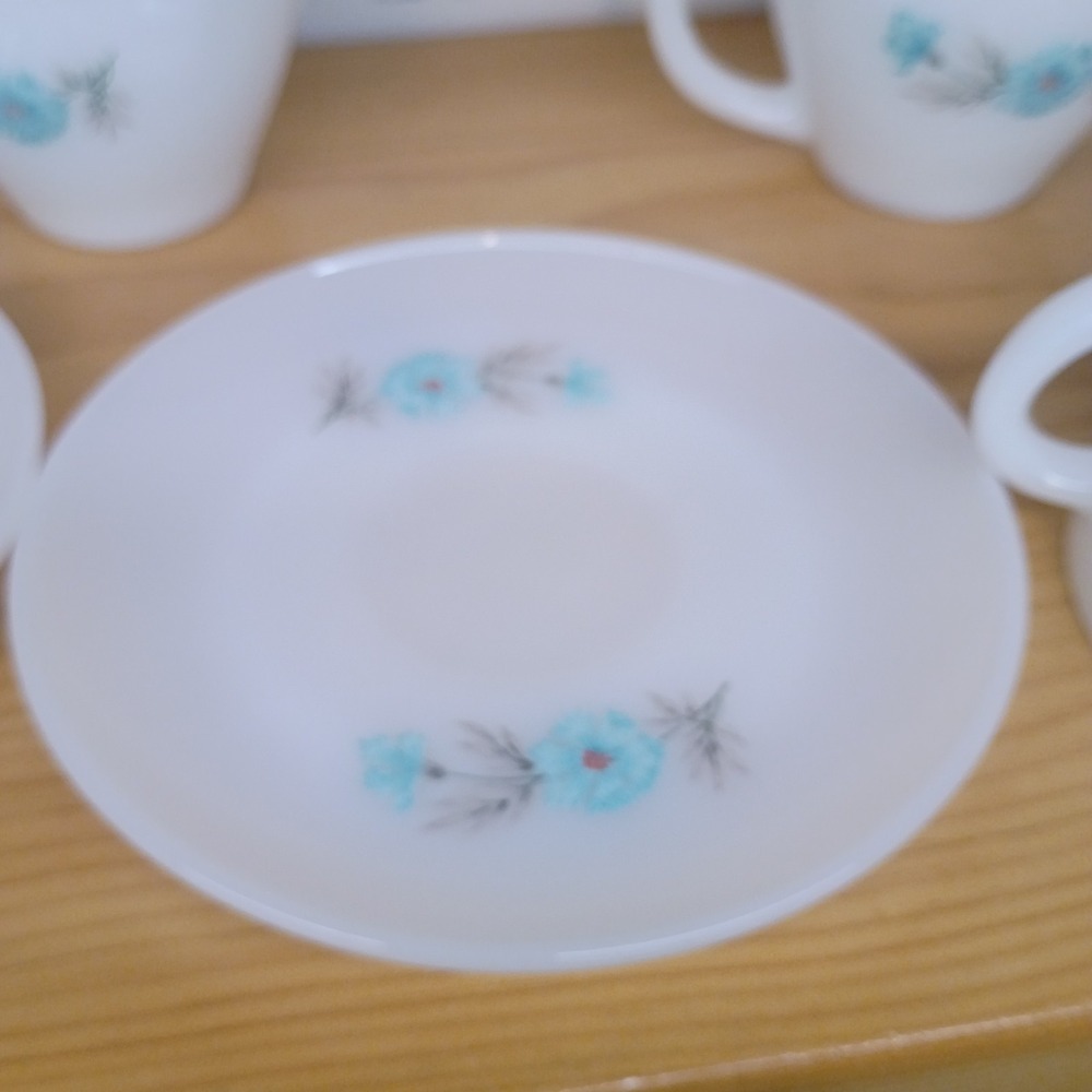 Vintage Fire King Bonnie Blue Carnation 5 Flower Teacup Cups‎ & 3 Saucers - Picture 13 of 15